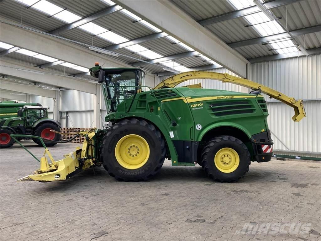 John Deere 8300 自走式フォレージハーベスター