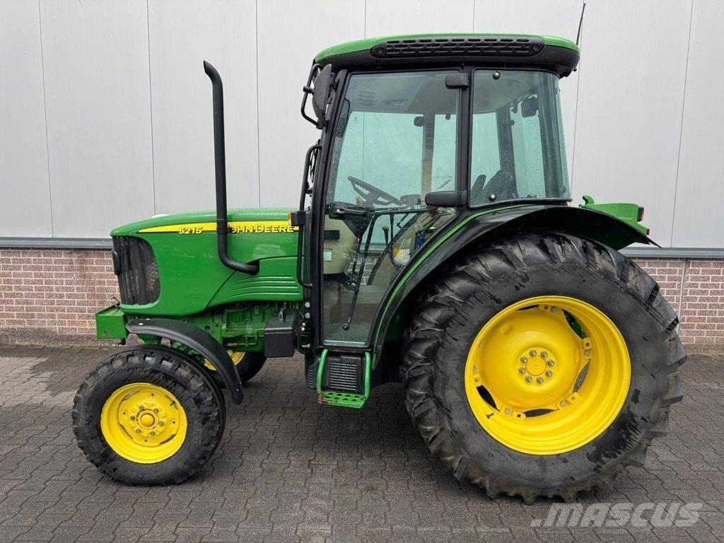 John Deere 5215 砂と塩撒き専用車