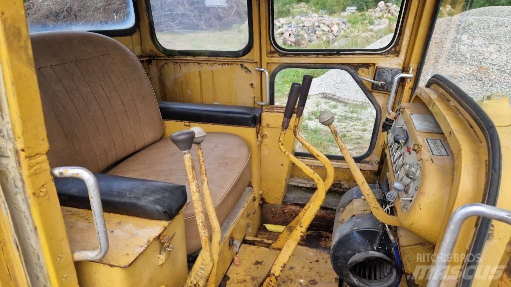 CAT D 4 D ブルドーザー