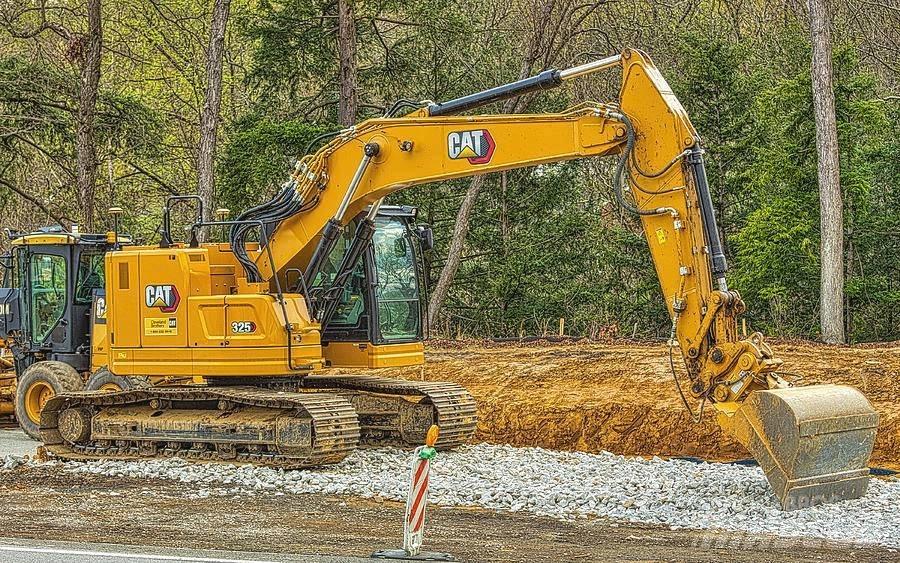 CAT CAT325 中型油圧ショベル 7ｔ-12ｔ（ユンボ・パワーショベル・バックホー）