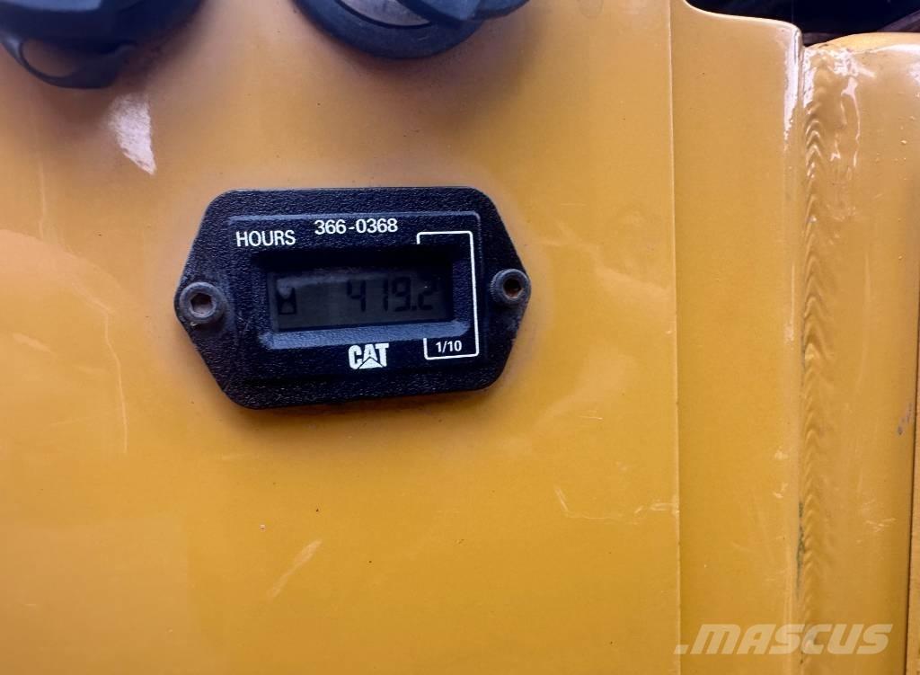 CAT CB 1.7 タンデムローラ