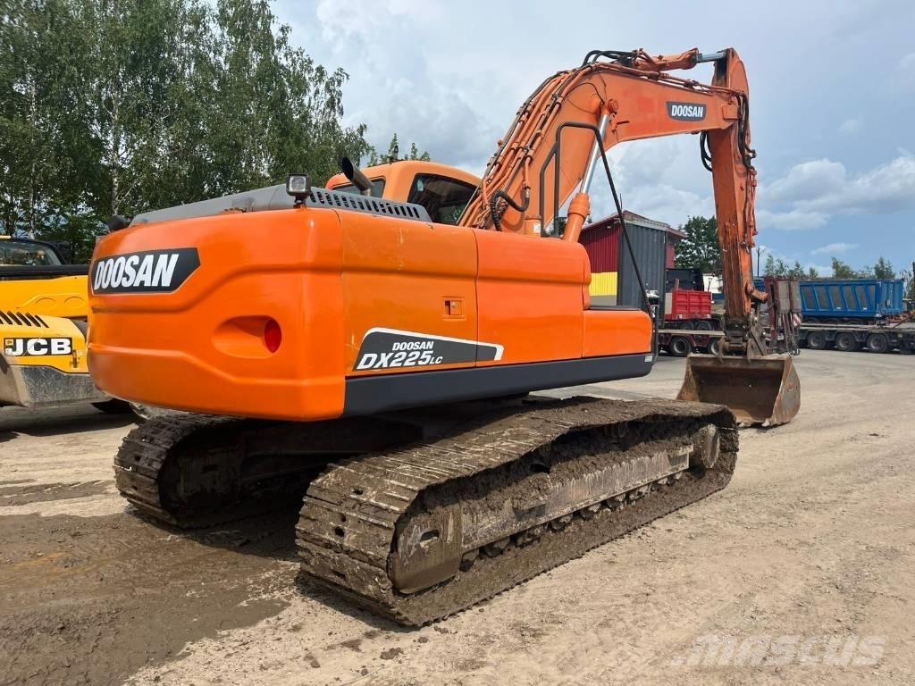 Doosan DX 225 LC 大型油圧ショベル12t以上（パワーショベル・ユンボ）