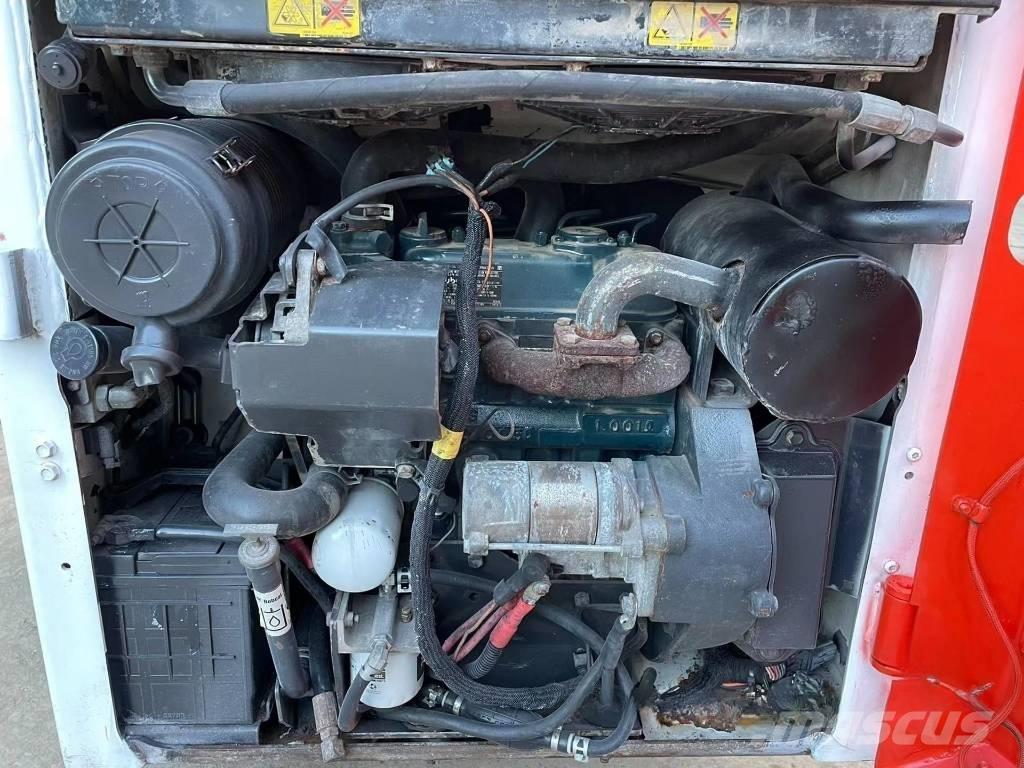 Bobcat S70 スキッドステアローダー
