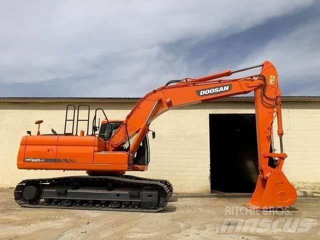 Doosan dx225 大型油圧ショベル12t以上（パワーショベル・ユンボ）