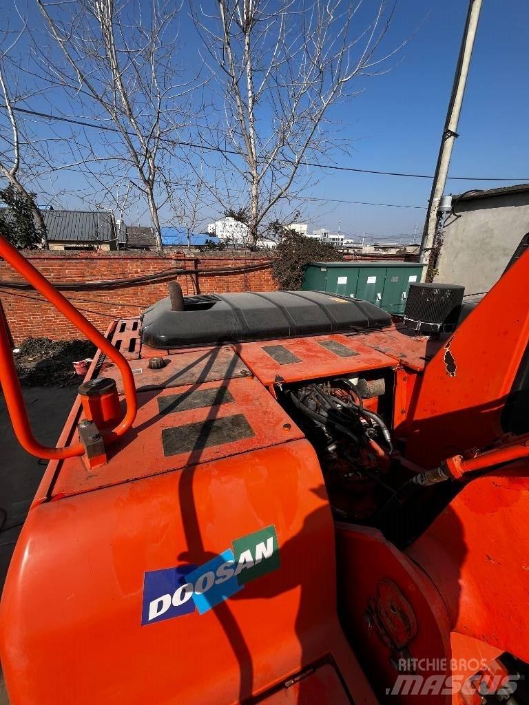 Doosan DH 225 LC-7 大型油圧ショベル12t以上（パワーショベル・ユンボ）
