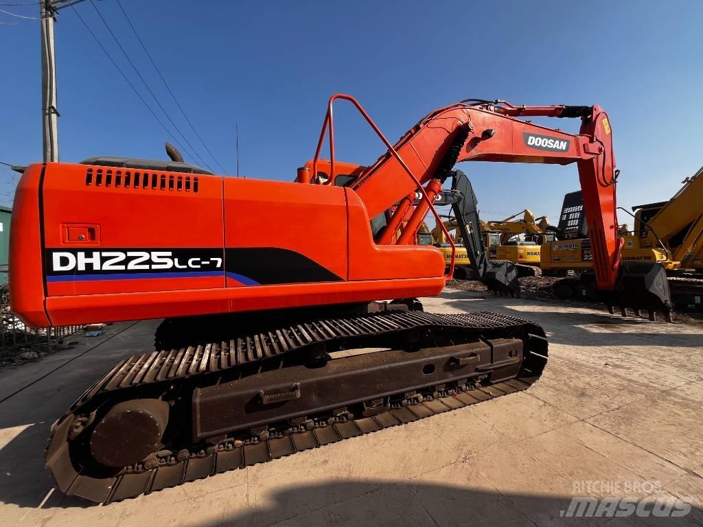 Doosan DH 225 LC-7 大型油圧ショベル12t以上（パワーショベル・ユンボ）