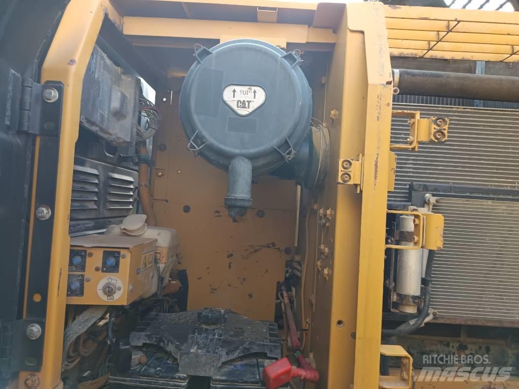 CAT CAT320D2 中型油圧ショベル 7ｔ-12ｔ（ユンボ・パワーショベル・バックホー）