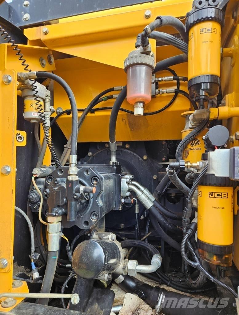 JCB JS 131 LC 大型油圧ショベル12t以上（パワーショベル・ユンボ）