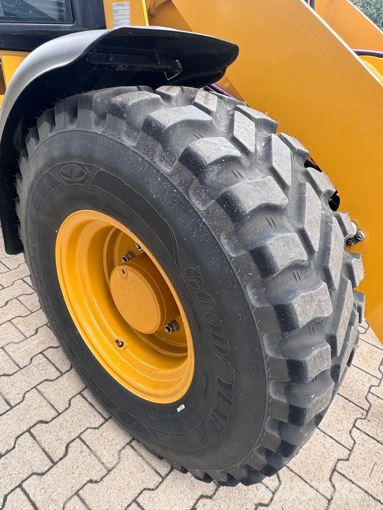 CAT 908 ホイールローダー・タイヤショベル