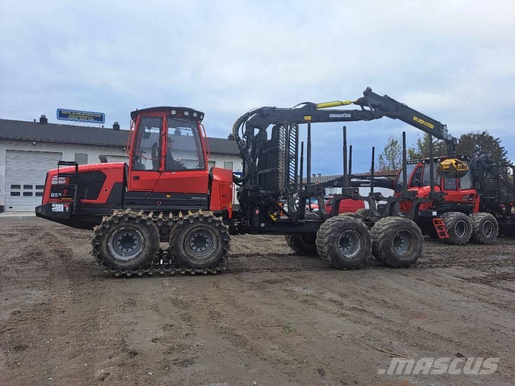 Komatsu 855 フォワーダー