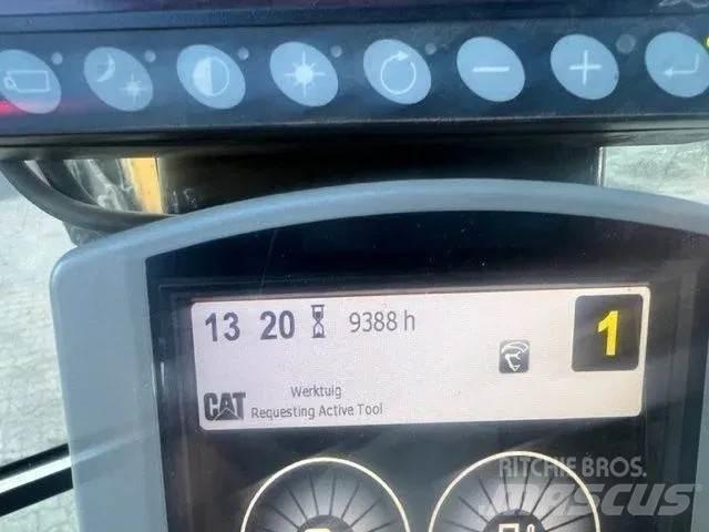 CAT M 318 F ホイール式油圧ショベル（パワーショベル・ユンボ・バックホー）