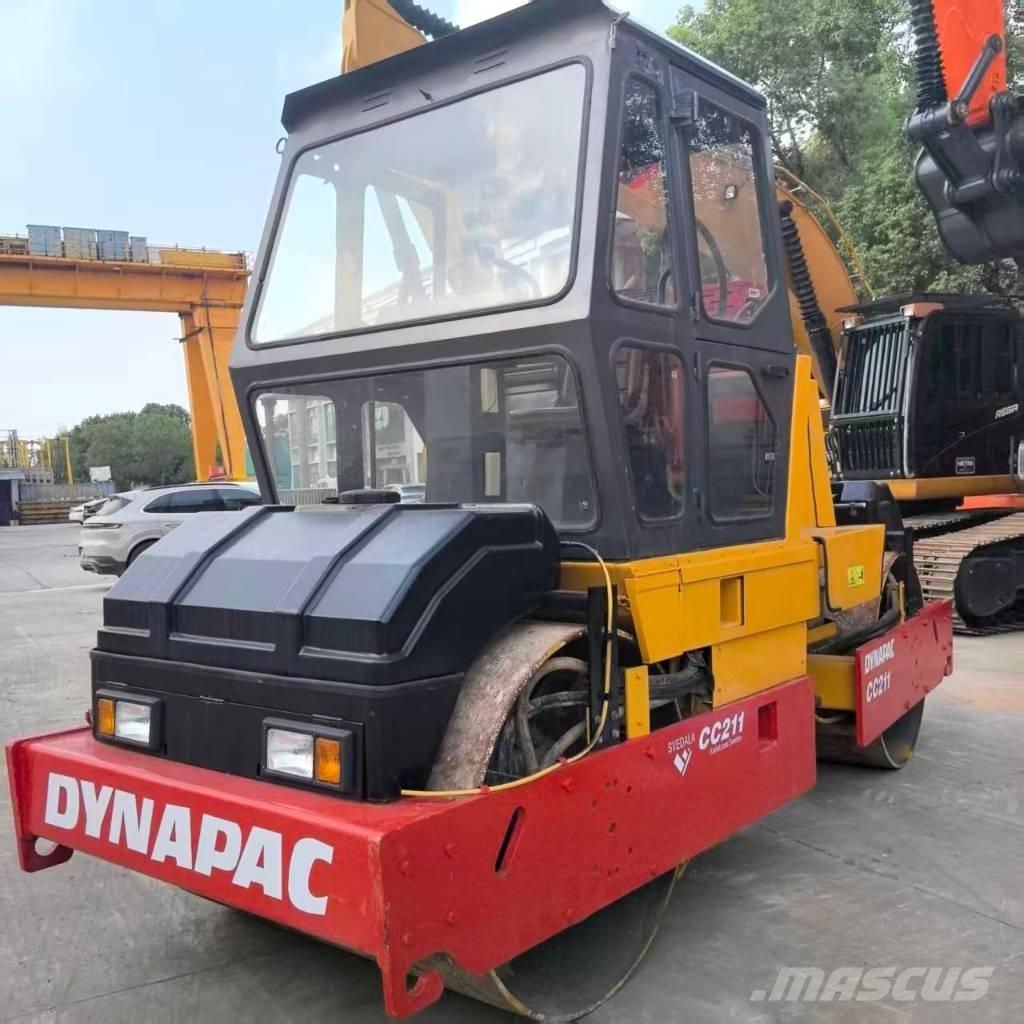 Dynapac CC 211 振動ローラ
