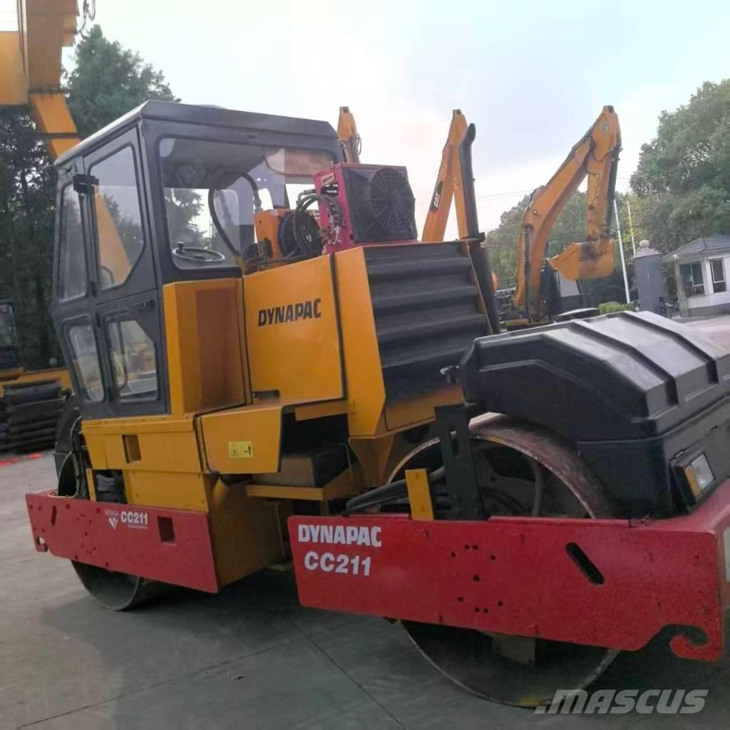 Dynapac CC 211 振動ローラ