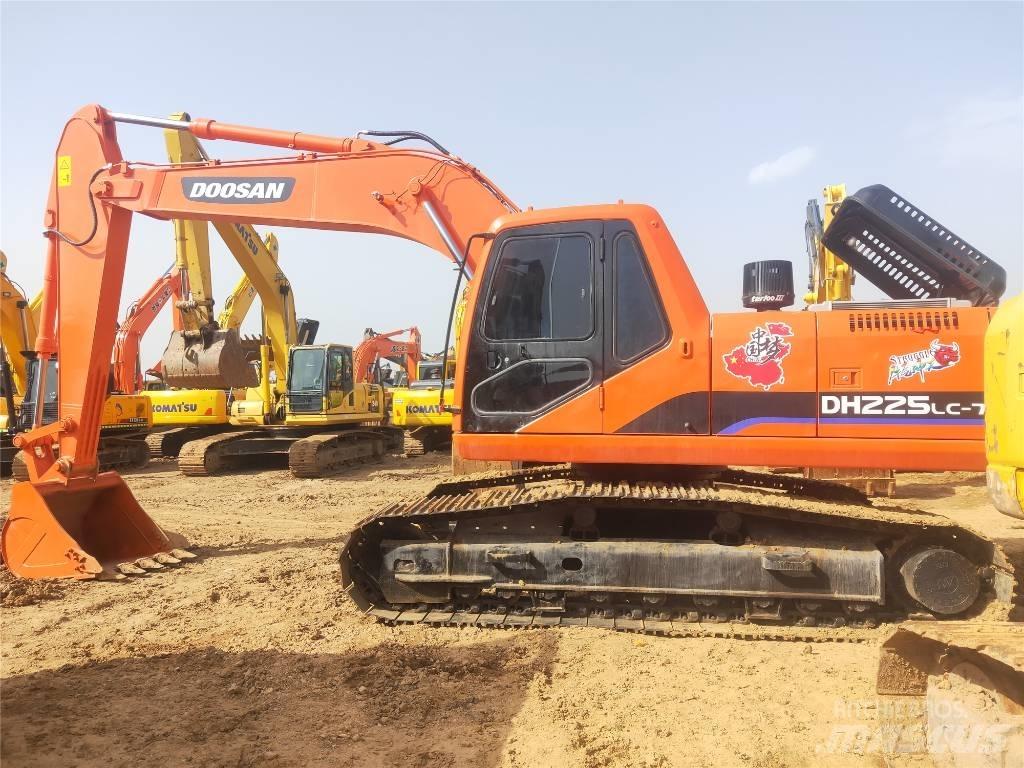 Doosan DH225LC-7 大型油圧ショベル12t以上（パワーショベル・ユンボ）
