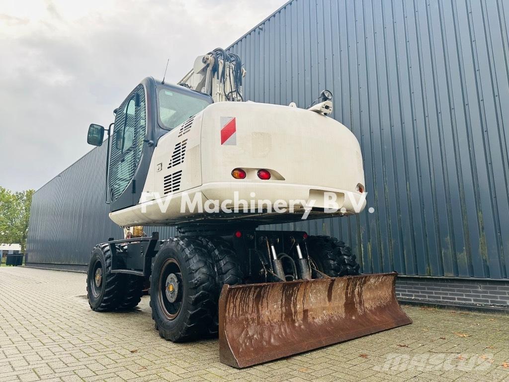 JCB JS 145 W ホイール式油圧ショベル（パワーショベル・ユンボ・バックホー）