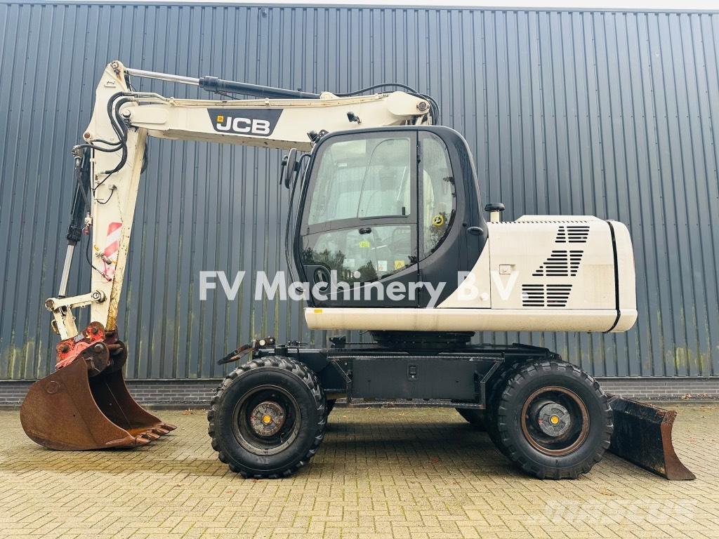 JCB JS 145 W ホイール式油圧ショベル（パワーショベル・ユンボ・バックホー）