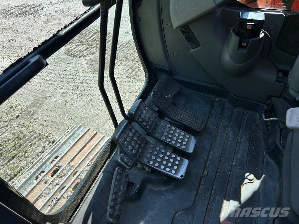 Hitachi ZX 135 US 大型油圧ショベル12t以上（パワーショベル・ユンボ）