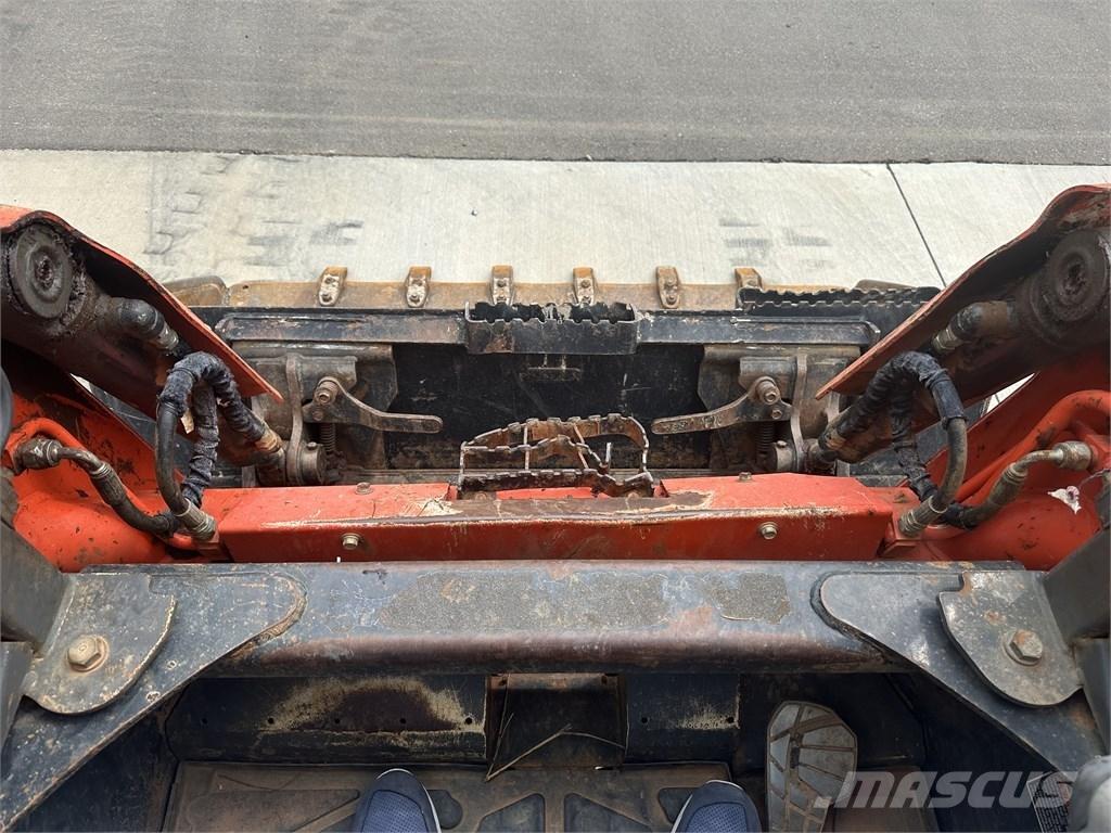 Kubota SVL 75-2 スキッドステアローダー