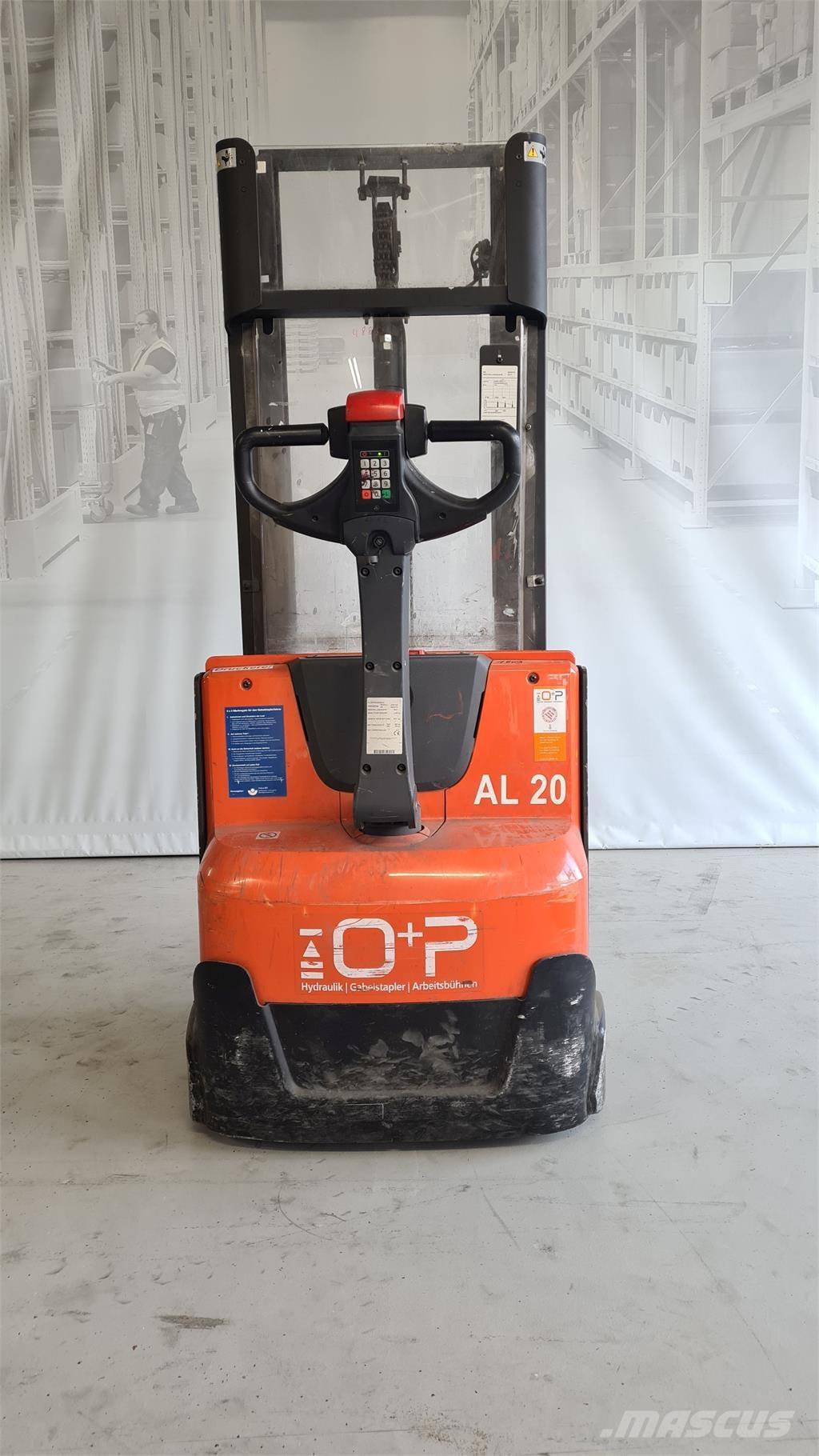 Toyota SWE120 自走式スタッカー