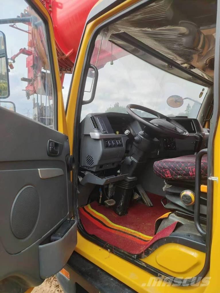 Sany STC1300C8 オールテレーンクレーン