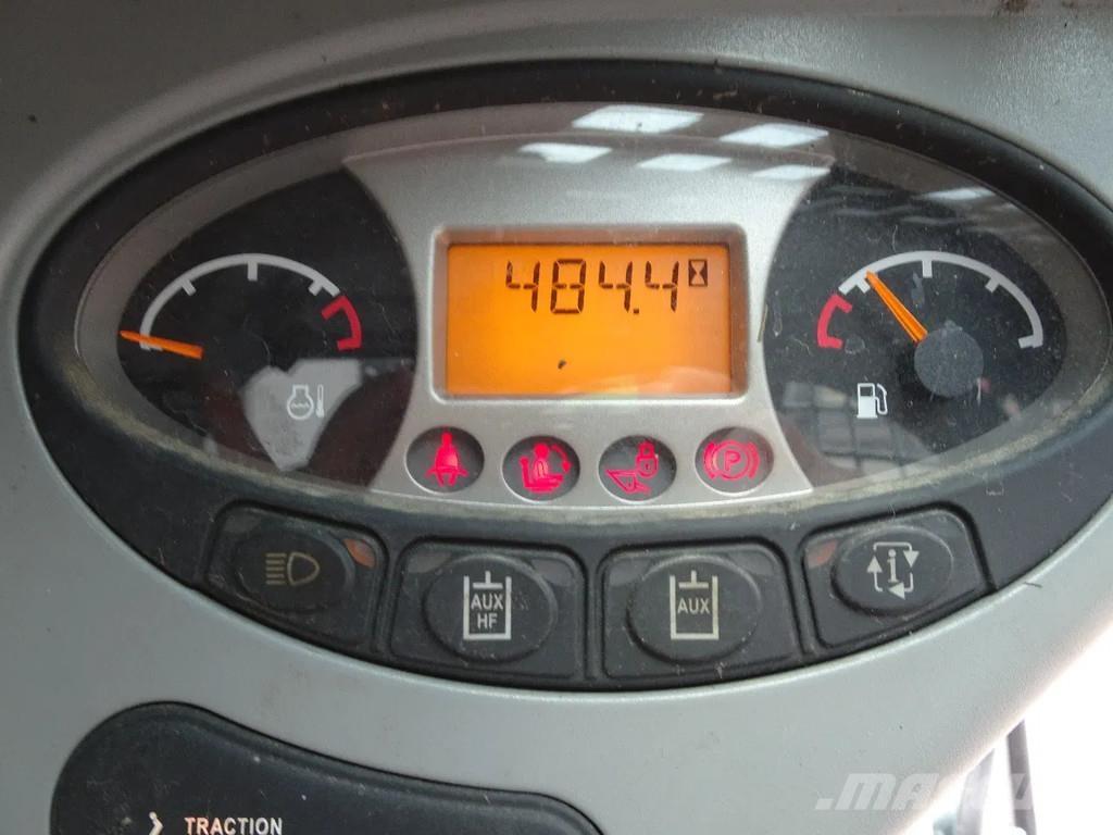 Bobcat S100 スキッドステアローダー