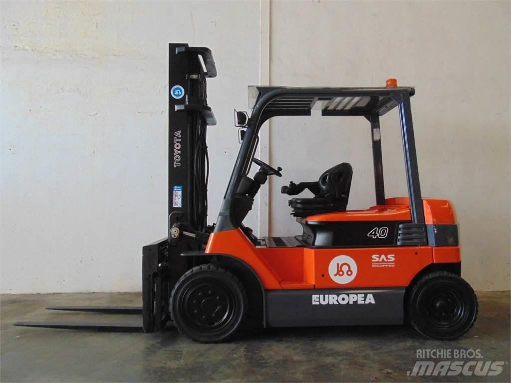 Toyota 7FBMF40 バッテリーフォークリフト