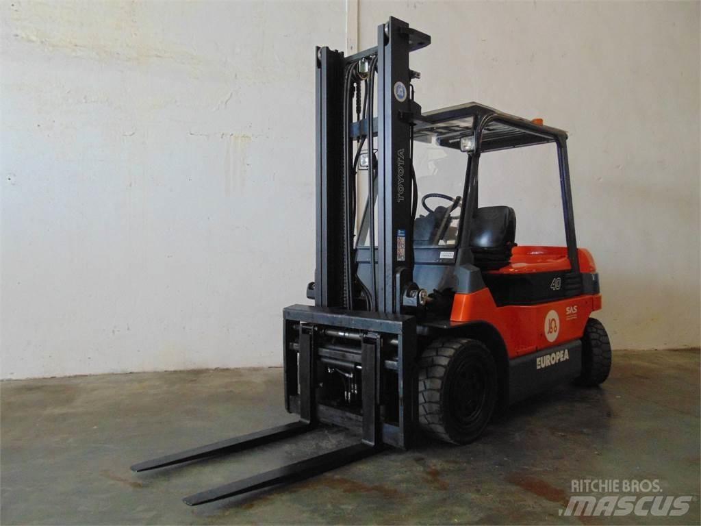 Toyota 7FBMF40 バッテリーフォークリフト