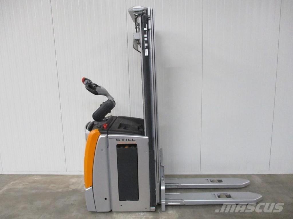 Still EXV SF14 ローリフトとプラットフォーム