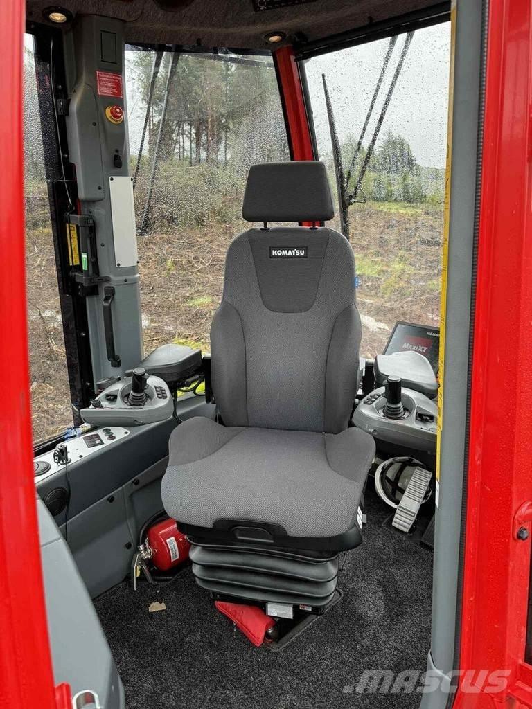Komatsu 875 フォワーダー