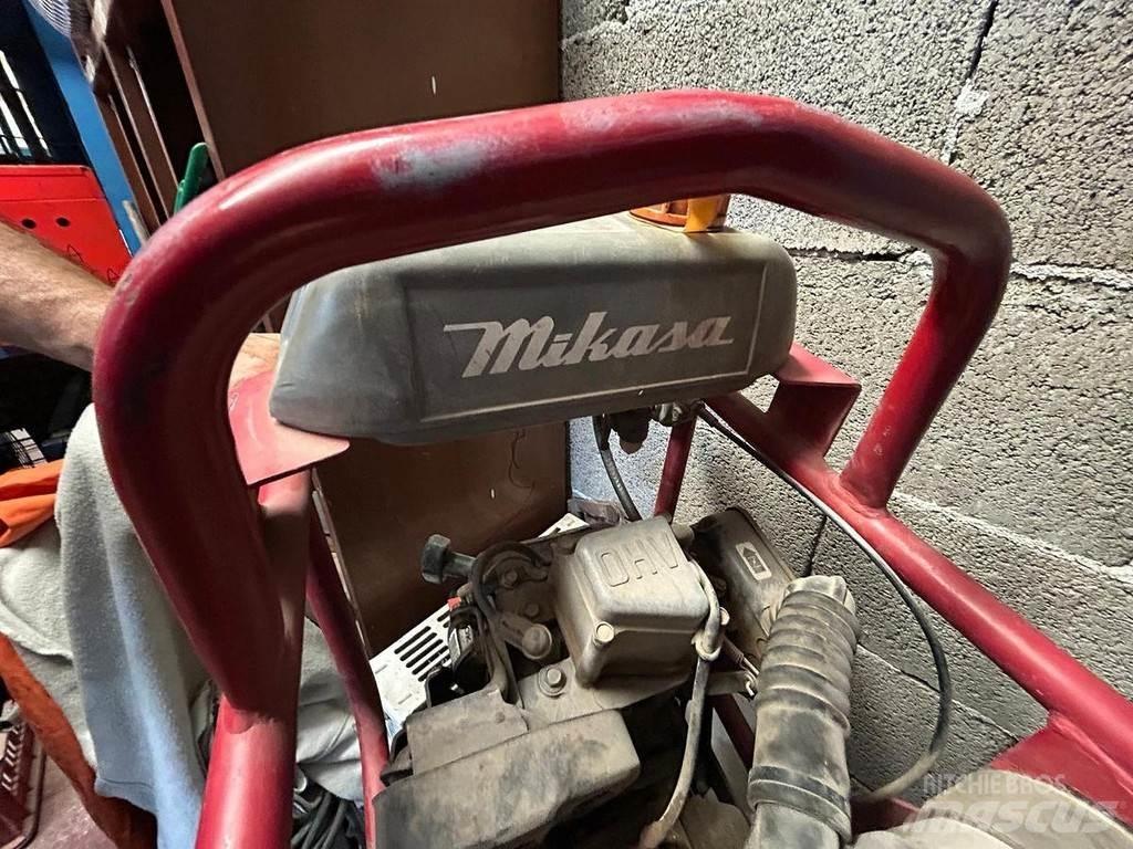 Mikasa MTR-40F プレートコンパクター