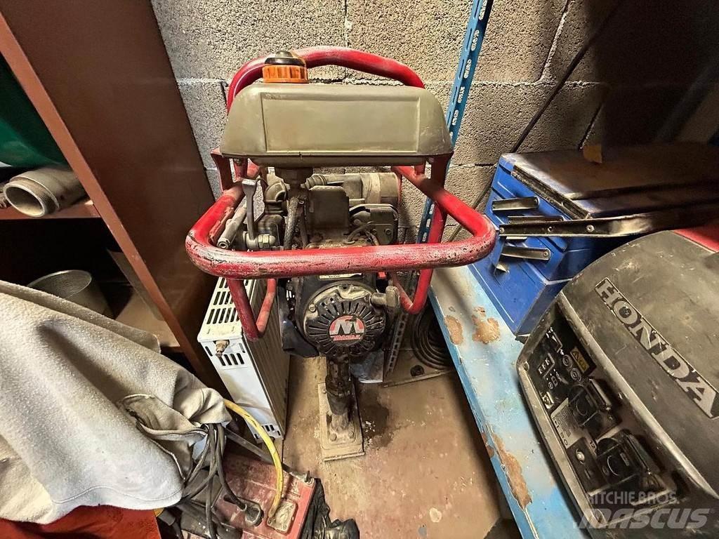Mikasa MTR-40F プレートコンパクター