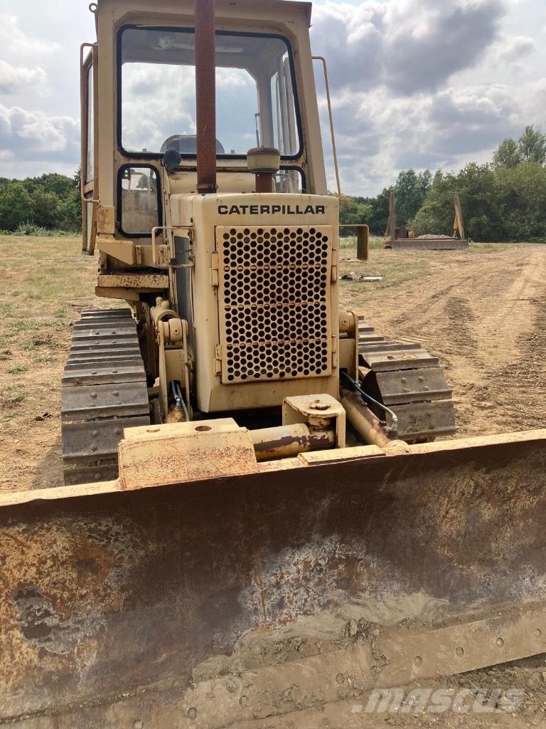CAT D 3 B ブルドーザー