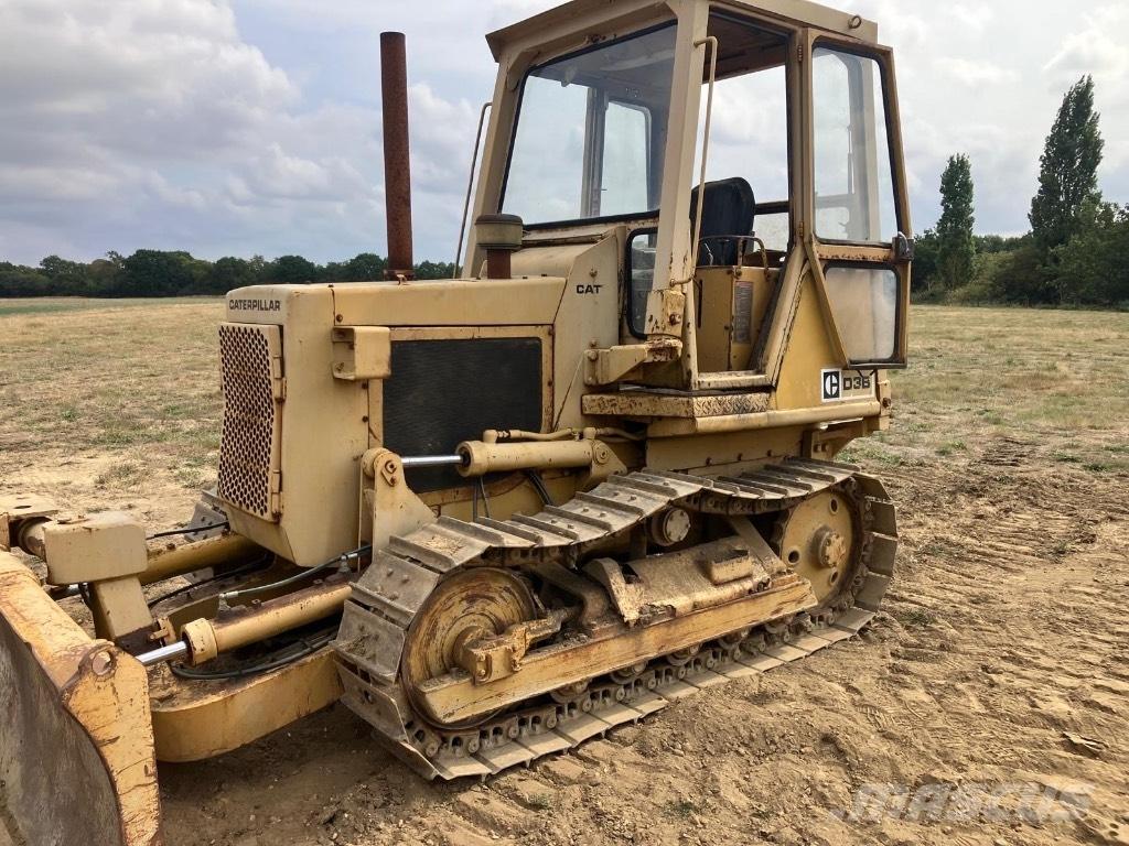 CAT D 3 B ブルドーザー