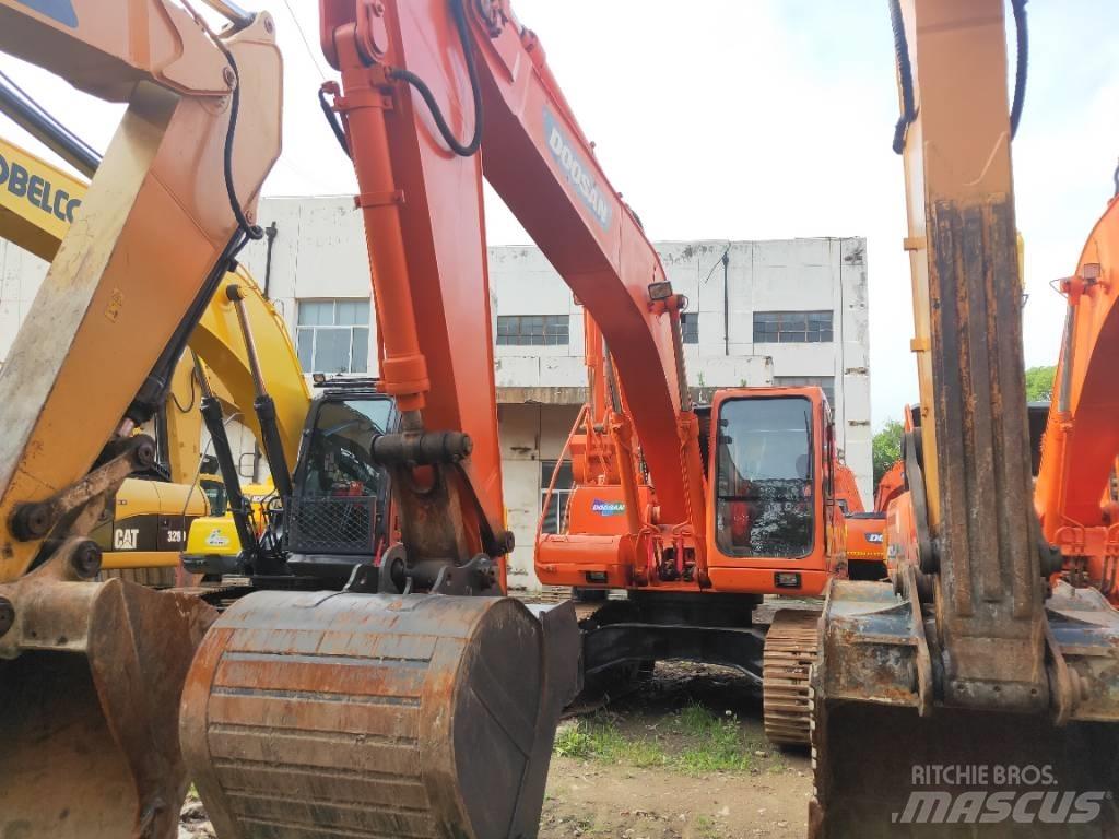 Doosan DH 215-9 大型油圧ショベル12t以上（パワーショベル・ユンボ）