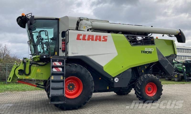 CLAAS TRION 530 コンバイン