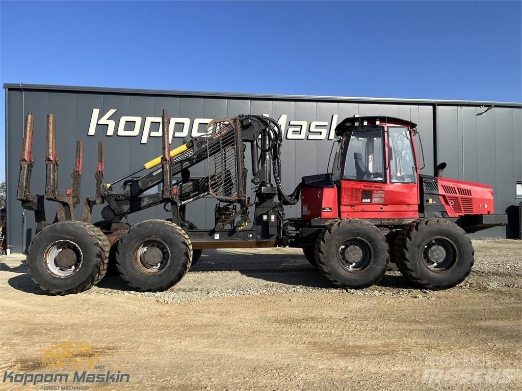 Komatsu 895 フォワーダー