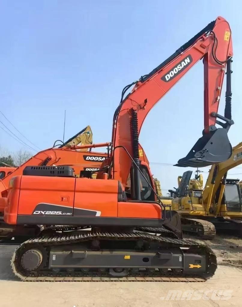 Doosan DX 225 LC 大型油圧ショベル12t以上（パワーショベル・ユンボ）