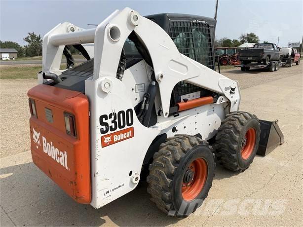 Bobcat S 300 スキッドステアローダー