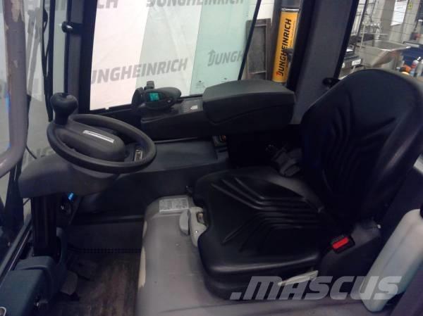 Jungheinrich EFG 215 バッテリーフォークリフト