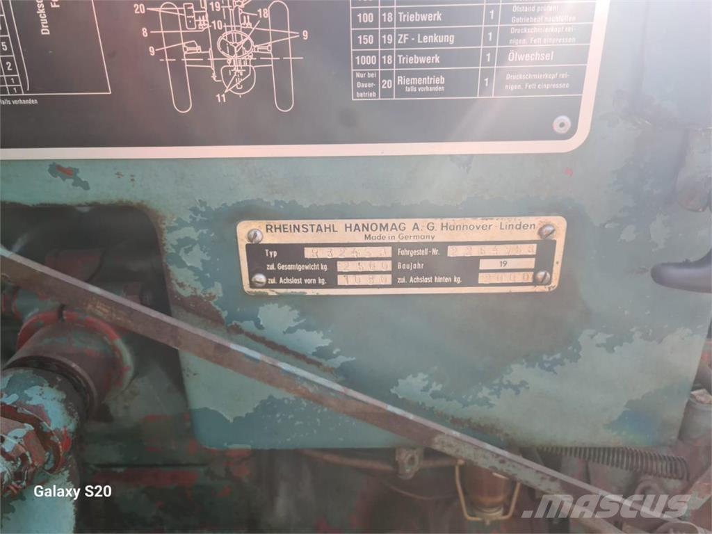 Hanomag R 324 SA トラクター