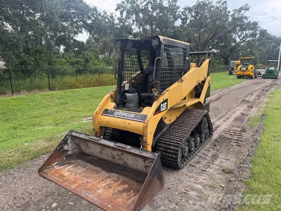 CAT 257B スキッドステアローダー
