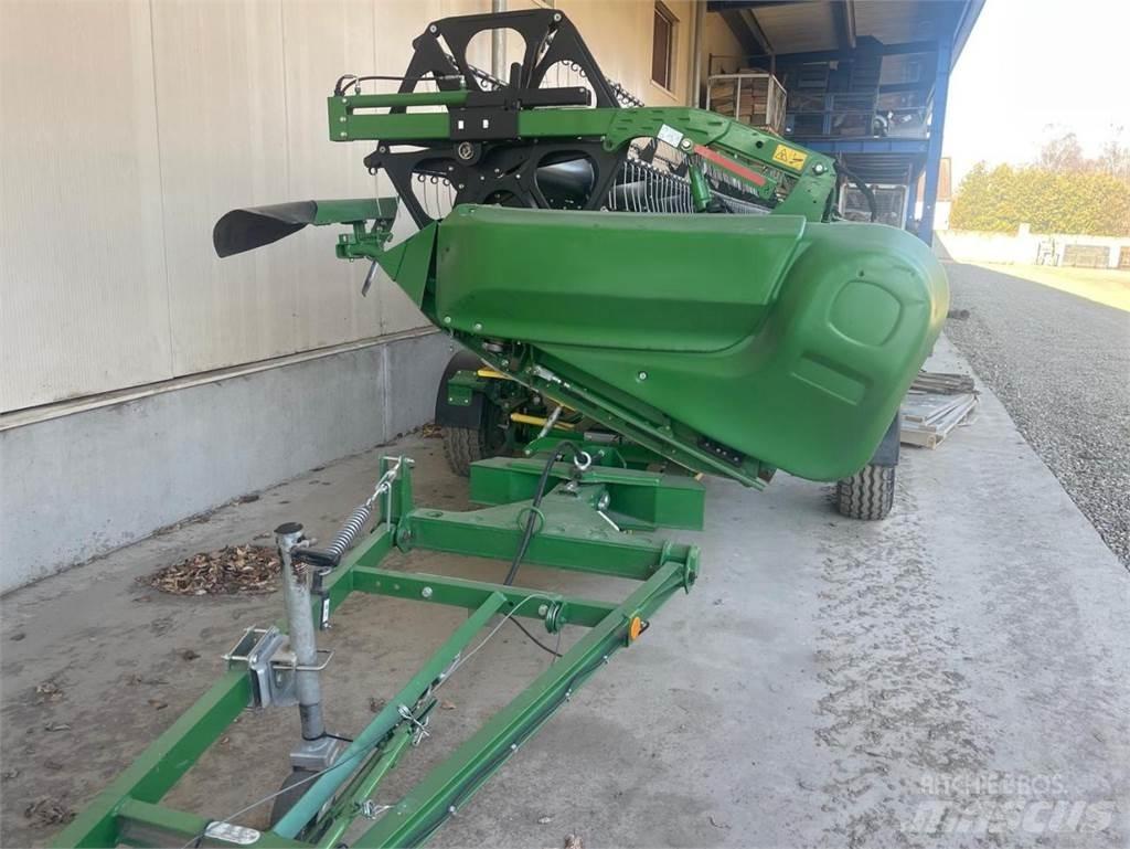 John Deere S690i コンバイン