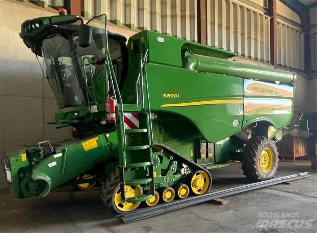 John Deere S690i コンバイン