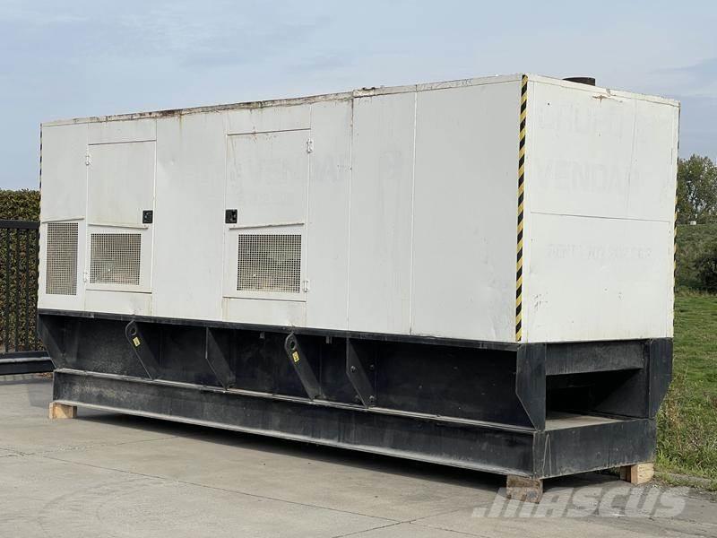 CAT C 18 - 700 ディーゼル発電機