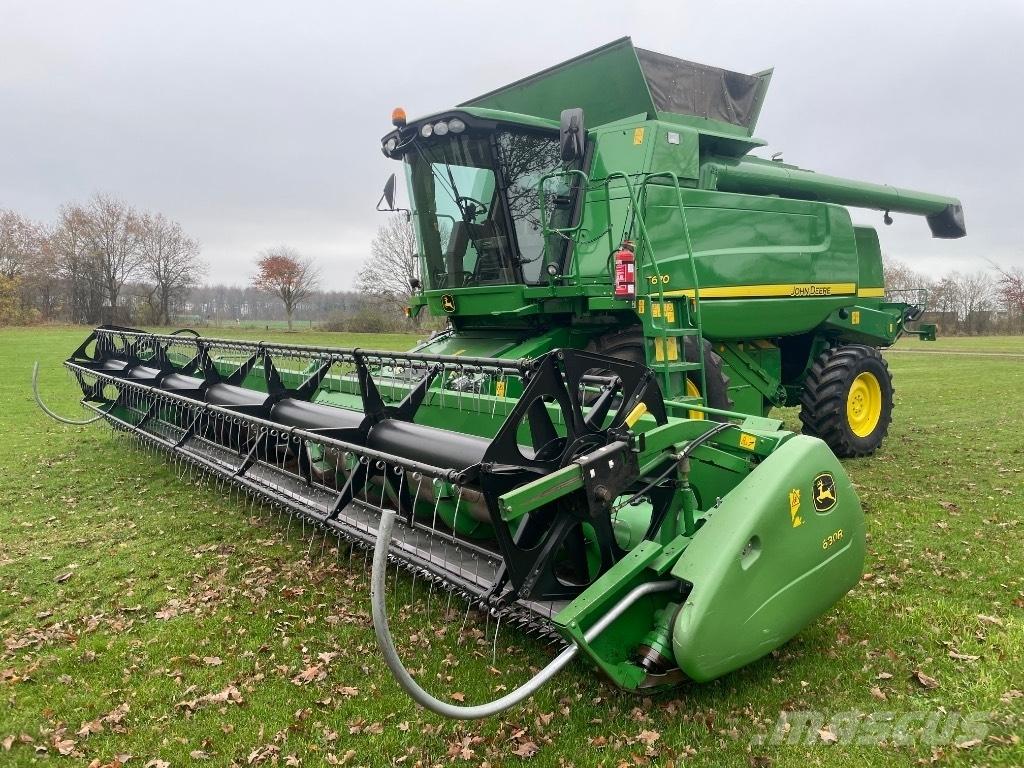 John Deere T 670 i コンバイン