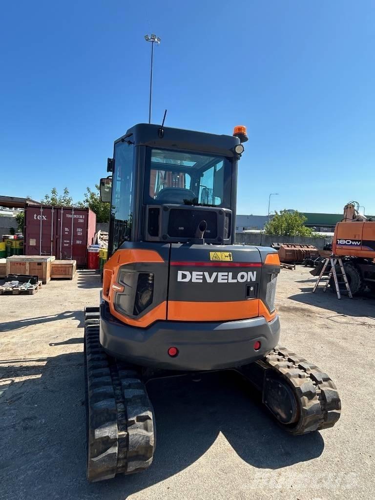 Develon DX 55 R-7 ミニ油圧ショベル 7t以下（ミニユンボ・ミニディガー）