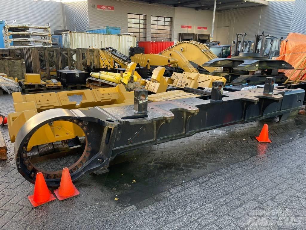 CAT 390 F L シャーシ及びサスペンション