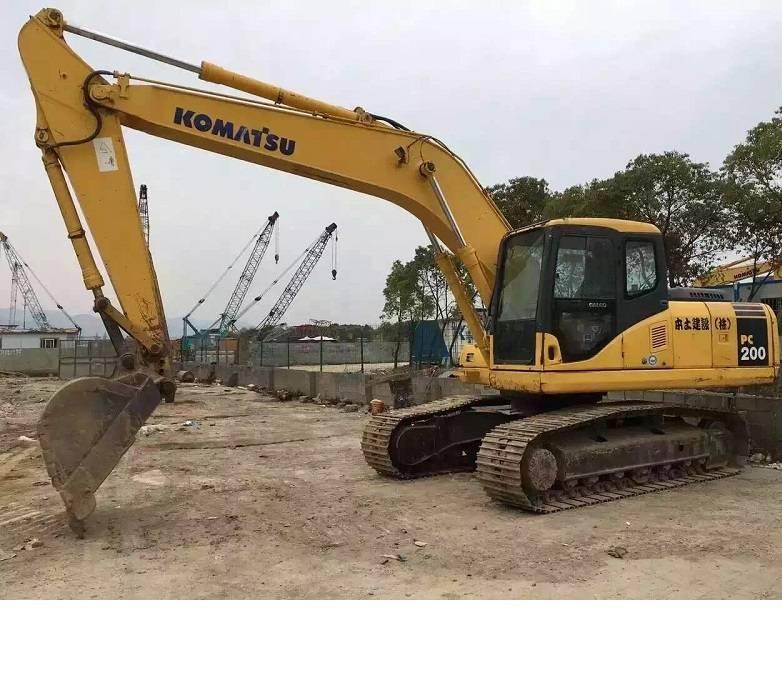 Komatsu pc200-7 大型油圧ショベル12t以上（パワーショベル・ユンボ）