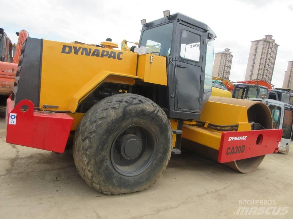 Dynapac CA30D 振動ローラ