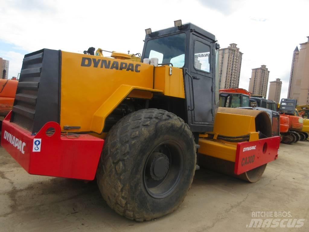 Dynapac CA30D 振動ローラ